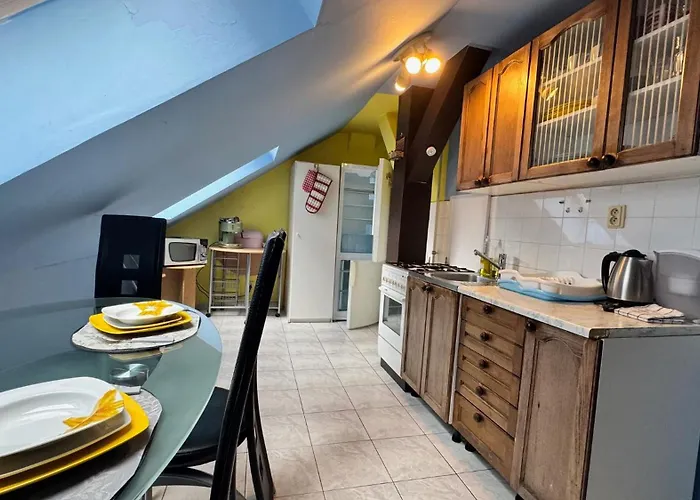 Bratislava City Center-Big-Apartman-110M2-Tv-Internet